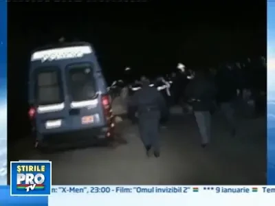 Imigranti loviti intentionat cu masinile, in Italia!