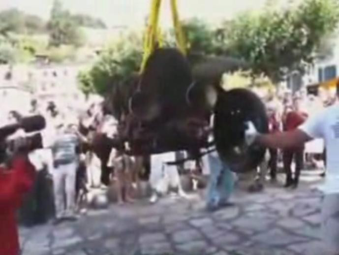 Un Bugatti care a stat pe fundul unui lac 73 de ani, scos la licitatie!