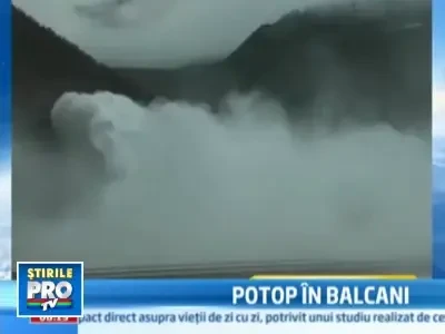 Inundatiile fac ravagii in Albania. Mii de oameni evacuati