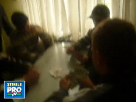 Ordine si disciplina la scoala! Da, sigur... VEZI VIDEO!
