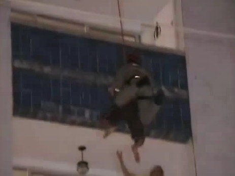 Sinucigas, salvat in ultima clipa de un pompier! VEZI VIDEO!