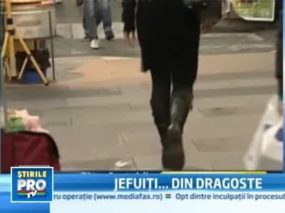 Pensionarii italieni, jefuiti dupa partide de sex cu romance tinere!