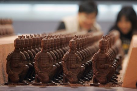 Vlad Tepes si Regina Maria, din ciocolata, vedetele unui targ de dulciuri