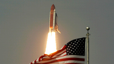 Doi astronauti gemeni, impreuna in spatiu