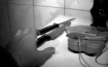 Dupa ce si-a omorat mama, ucigasul de 15 ani s-a relaxat la calculator