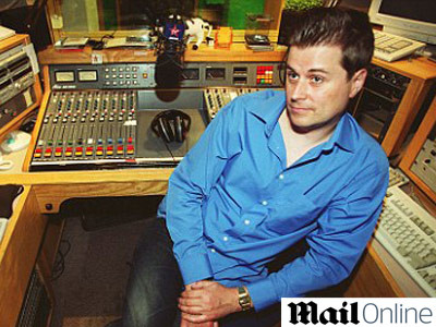 Dedicatie pentru o femeie care ameninta ca sare de pe un pod: "Jump"!