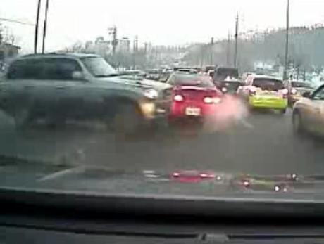 Greu la iarna cu masina mica! Si chiar si cu SUV-ul! VEZI VIDEO!