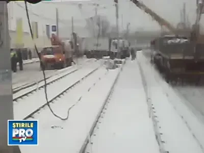 Trafic blocat, dupa ce o utilitara a ajuns pe linia de tramvai! VEZI VIDEO!