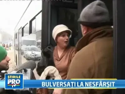 Sofatul, misiune imposibila pe zapada in Bucuresti