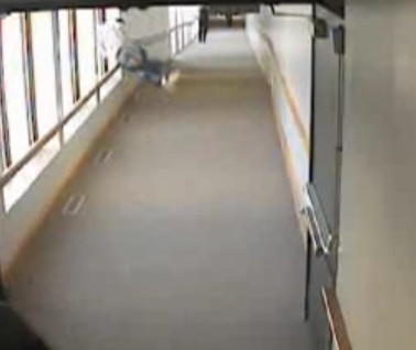 Prison Break RATAT! A vrut sa zboare printr-un geam anti-glont! VEZI VIDEO!