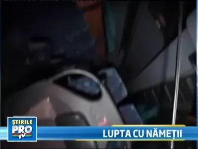 Iarna nu glumeste! Zeci de accidente si trenuri anulate din cauza zapezii