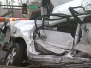 Au salvat-o in ultima clipa! Masina in care se afla era imobilizata pe sine