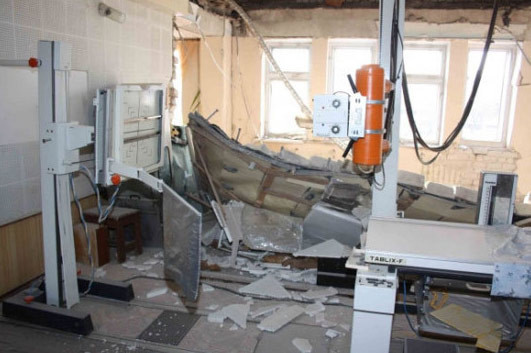 Explozie intr-un bloc din Slatina. Doi raniti si opt apartamente avariate