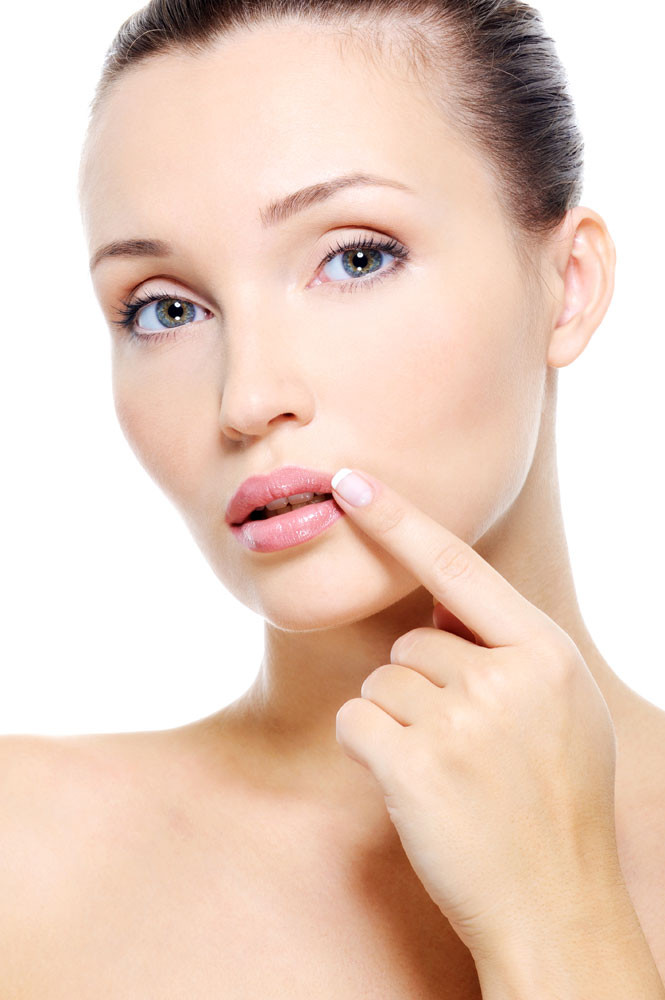 Cum poti sa-ti tratezi herpesul inainte sa fie vizibil. Tratamentul recomandat de medicii dermatologi