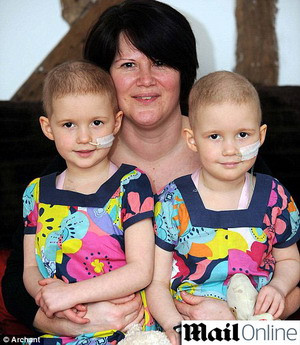 Drama unei familii din Marea Britanie: fiicele gemene, bolnave de cancer