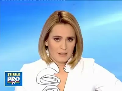 Au salvat-o in ultima clipa! Masina in care se afla era imobilizata pe sine