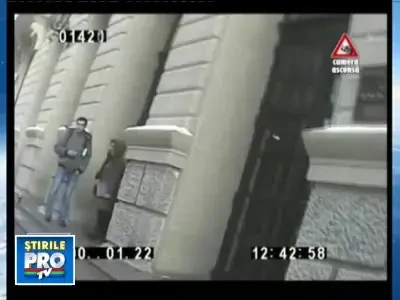 Cat mai costa o lucrare de licenta pe timp de criza? Doar 100 de lei