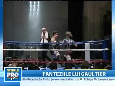 Chris Brown ia "lectii" de box de la creatorul Jean-Paul Gaultier