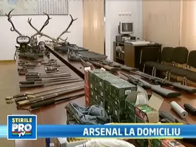 Colectionar "dotat"! Avea acasa un adevarat arsenal de arme modificate