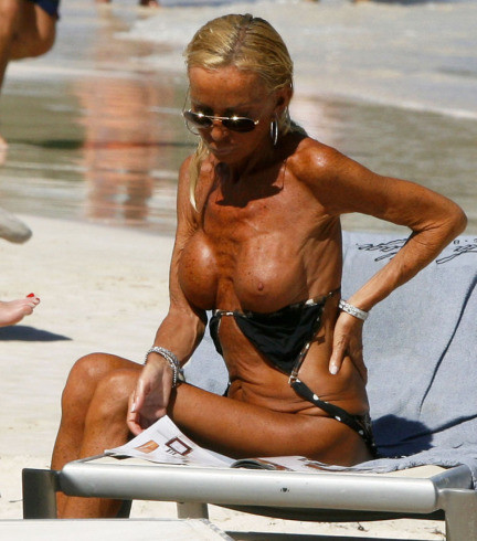 HORROR! Donatella Versace, topless!