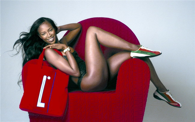 Naomi Campbell, innebunita dupa propriile buze!