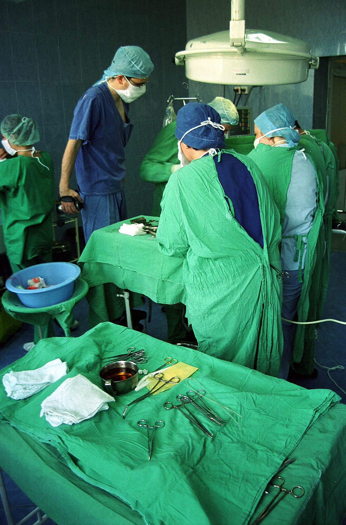 Operata de un "macelar". A vrut sa devina mai atragatoare, insa acum arata ca un extraterestru VIDEO