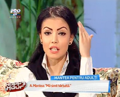 Andreea Mantea e singurica pe canapea