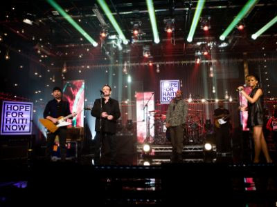 Jay-Z si Rihanna canta cu Bono si The Edge pentru victimele din Haiti