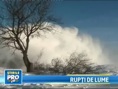 A nascut singura. Salvarea a ajuns dupa 10 ore din cauza troienelor