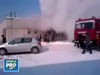 Incendiu intr-un fost magazin de mobila din sectorul 2. VEZI VIDEO!