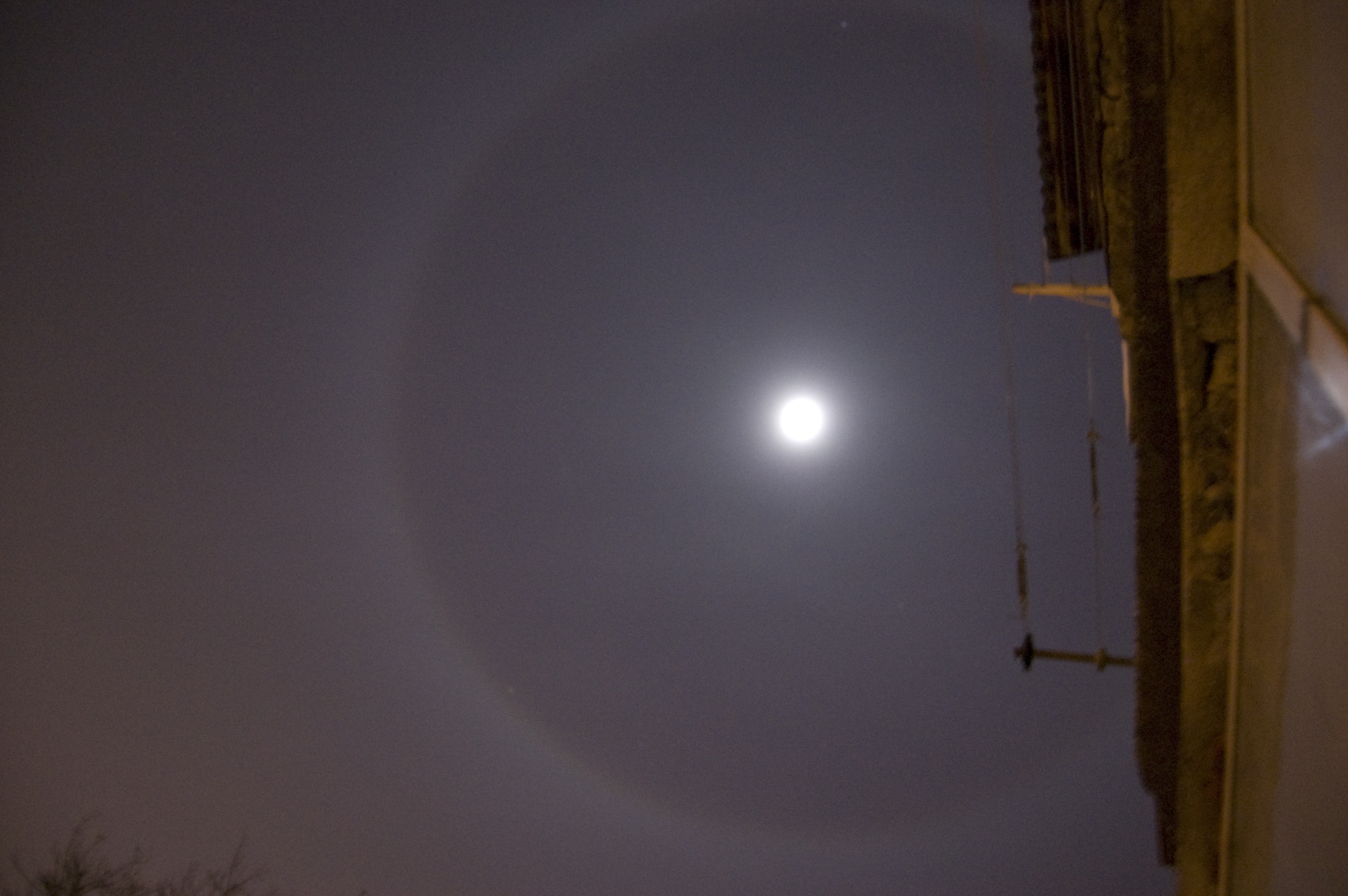 Cerc in jurul Lunii! Imagini impresionante de la utilizatori