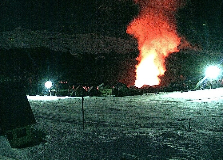 Iadul s-a dezlantuit la Ranca! 6 cabane de lemn, facute scrum!