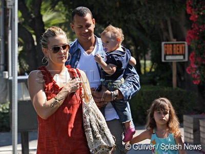 Kate Hudson il vrea aproape pe Alex Rodriguez! Cei doi se muta impreuna!