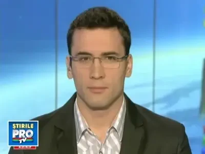 Hoata cu bebelus in brate! Fura alimente, punandu-le in geanta copilului