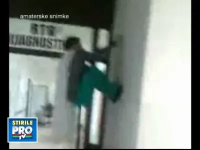 Dezbracati, la propriu, de inhibitii! Show in camera de grada a unui spital