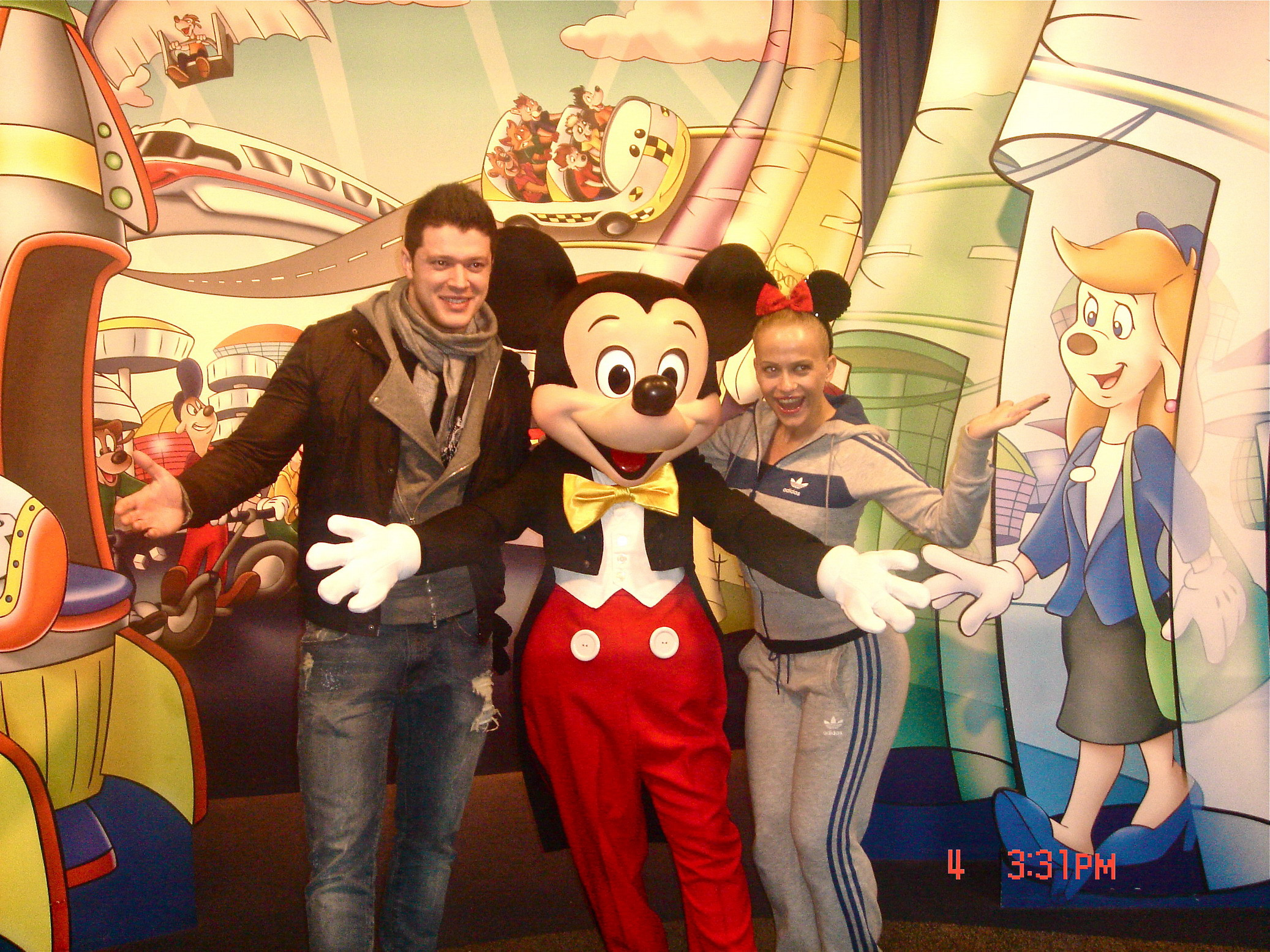 Anda Adam si Victor Slav au mers acasa la Mickey Mouse