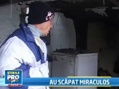 S-au trezit cu casa peste ei, dar au scapat nevatamati