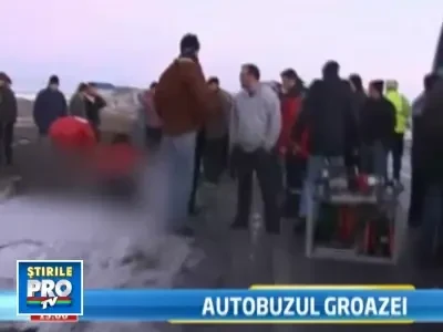 Doi morti! Un autobuz a lovit un utilaj de deszapezire la Constanta