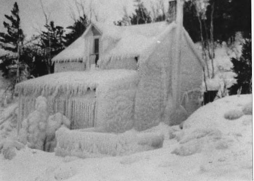 Iarna a "inghetat" complet o casa din Detroit