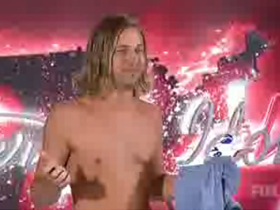 Un concurent la "American Idol" i-a aratat... muschii Victoriei Beckham