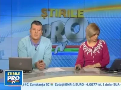 A cazut cu tot cu masina in apa rece ca geata a unui rau!