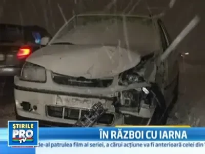 Sute de accidente si zeci de raniti in Europa, din cauza ninsorilor