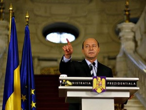 Traian Basescu, blocat timp de 40 de minute pe aeroportul din Strasbourg