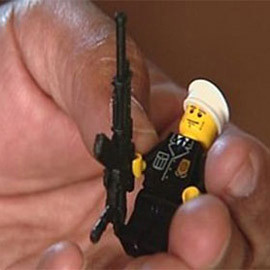 Micul "terorist"! A starnit panica dupa ce a adus la scoala o pusca