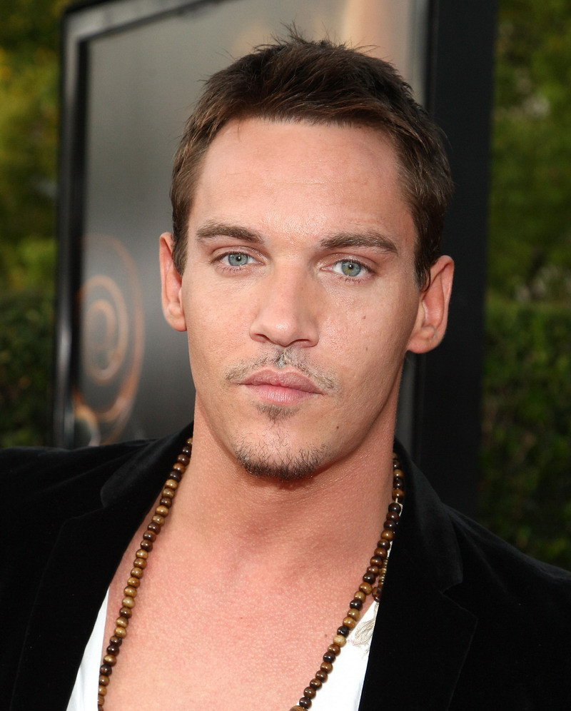 Jonathan Rhys Meyers: “Sa faci sex cu 22 de persoane e foarte normal”