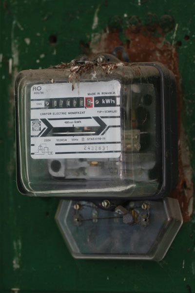 Sa-i stea inima-n loc! S-a trezit ca a consumat 400.000 de kWh intr-o luna