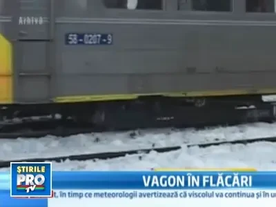 Tren in flacari! Un vagon al personalului Targoviste-Bucuresti a luat foc