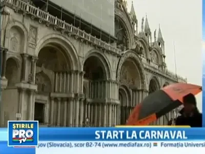 Carnaval in Piata San Marco din Venetia