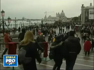Carnaval in Piata San Marco din Venetia