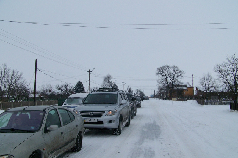 Blocati aproape o zi intreaga in masini, din cauza zapezii! FOTO si VIDEO!